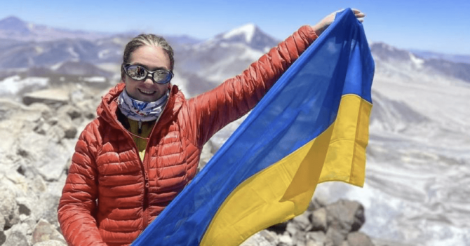 Українські прапори з’явилися на найвищому вулкані світу